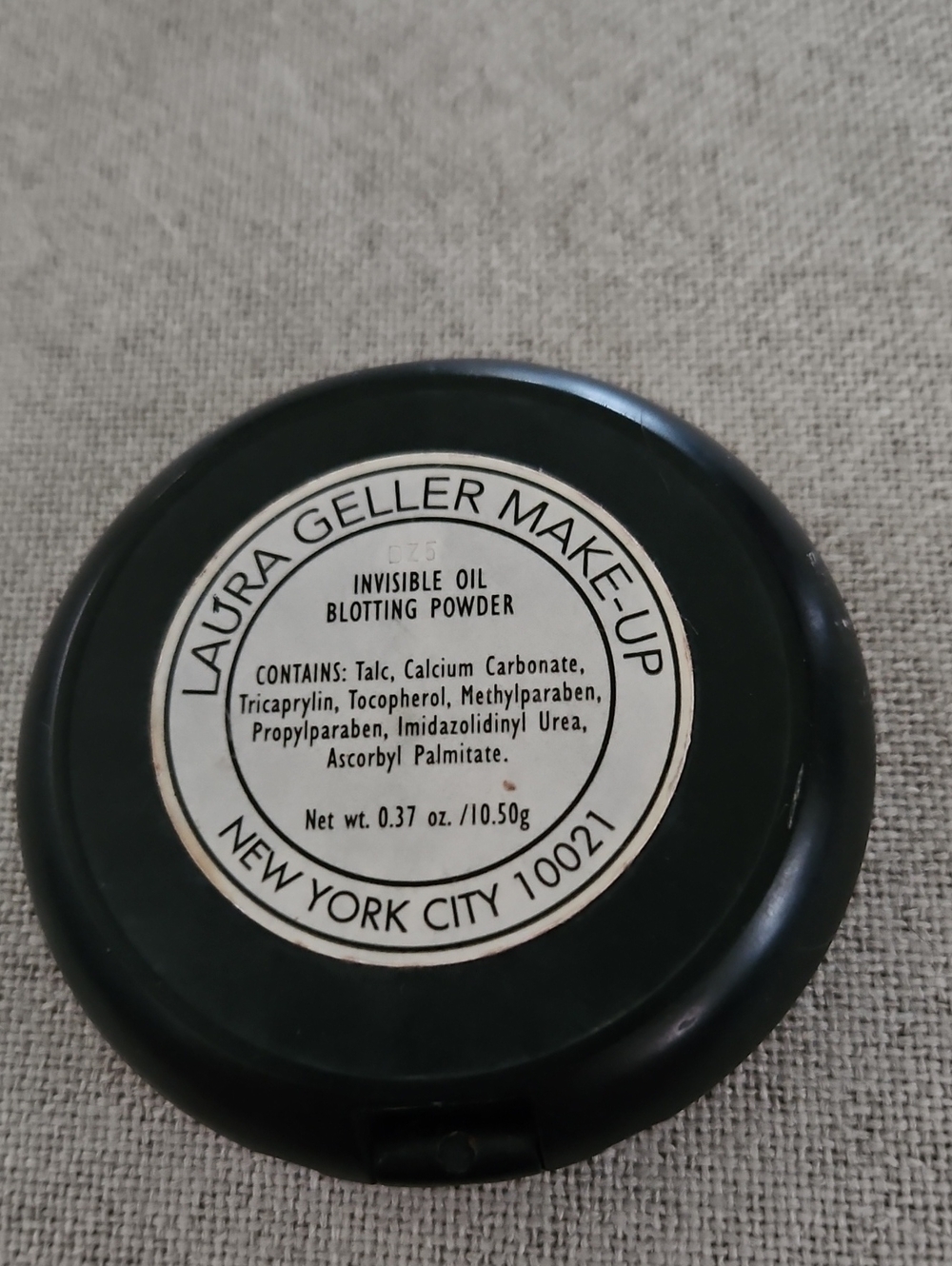 Laura Geller Invisible Oil Blotting Powder - Black Compact Case